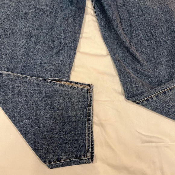 High Rise Slit Jeans - Picture 10 of 10